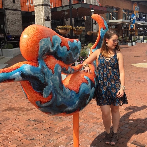 Meet your Posher, Elizabeth - Picture 3 of 4